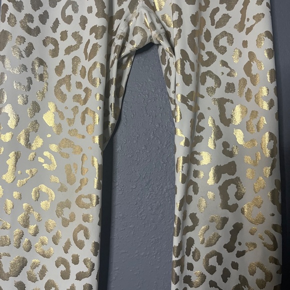 Unbranded Metallic Leopard Print High Waisted Leggings Girls Size Small Gold - Picture 4 of 9